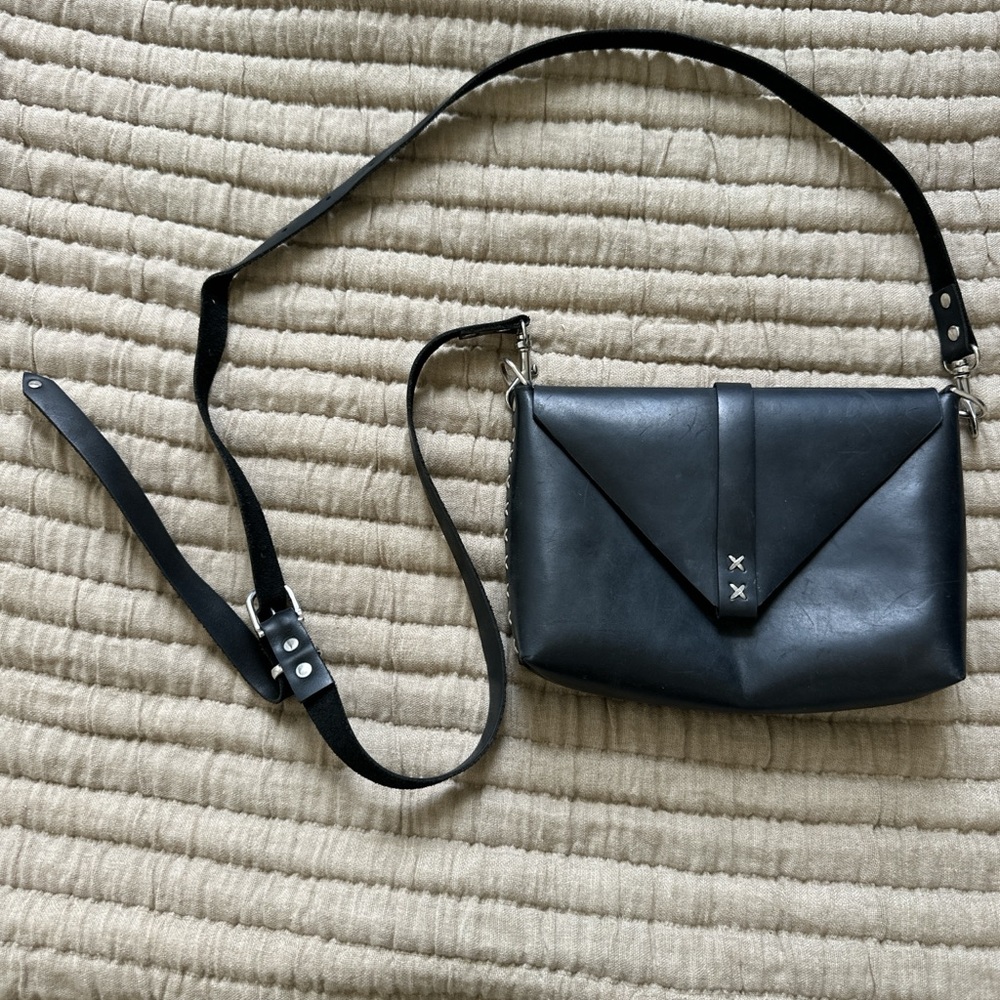 Elegant Black Leather Crossbody Bag